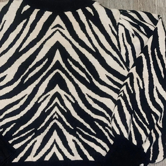 Anthropologie Moon River Lucius Zebra Print Puff Sleeve Sweater medium lucija - Picture 8 of 8